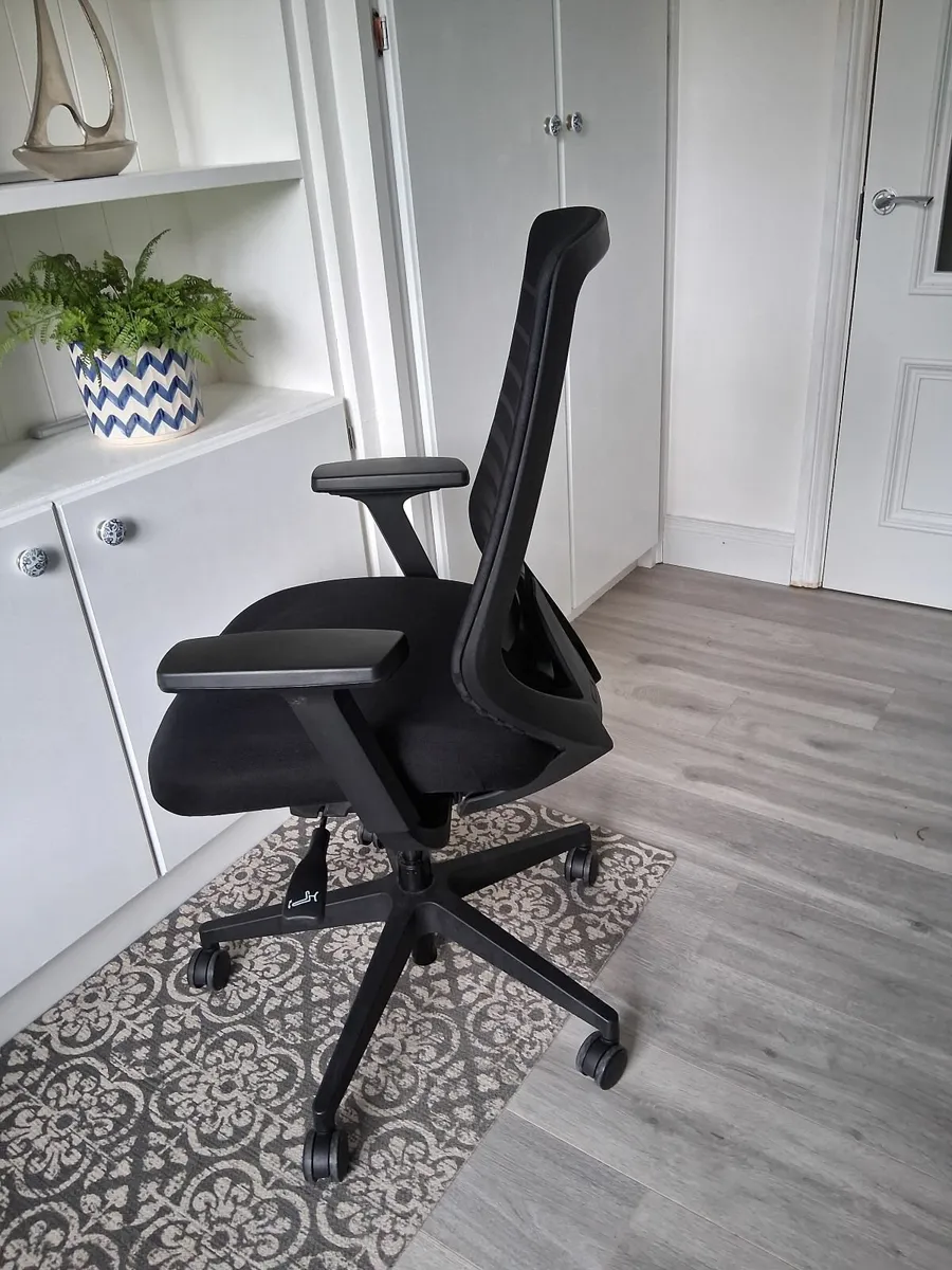 Ergonomic Office Chair - Image 4