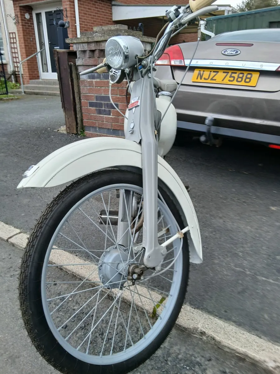 Vintage motorcycle - Image 3