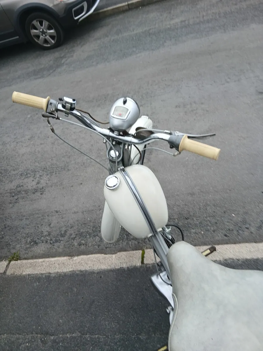 Vintage motorcycle - Image 4
