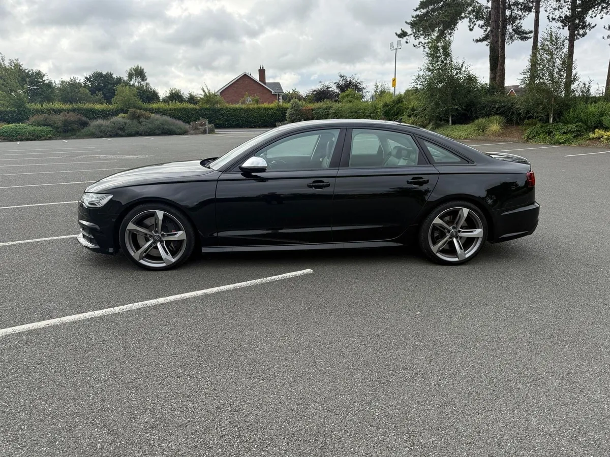 Audi S6 - Image 2