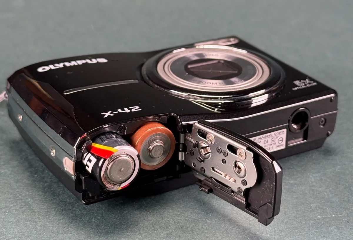 Olympus X-42 Compact Digital Camera - Image 3