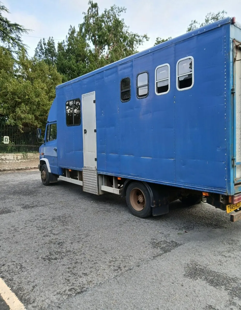 Horse lorry - Image 1