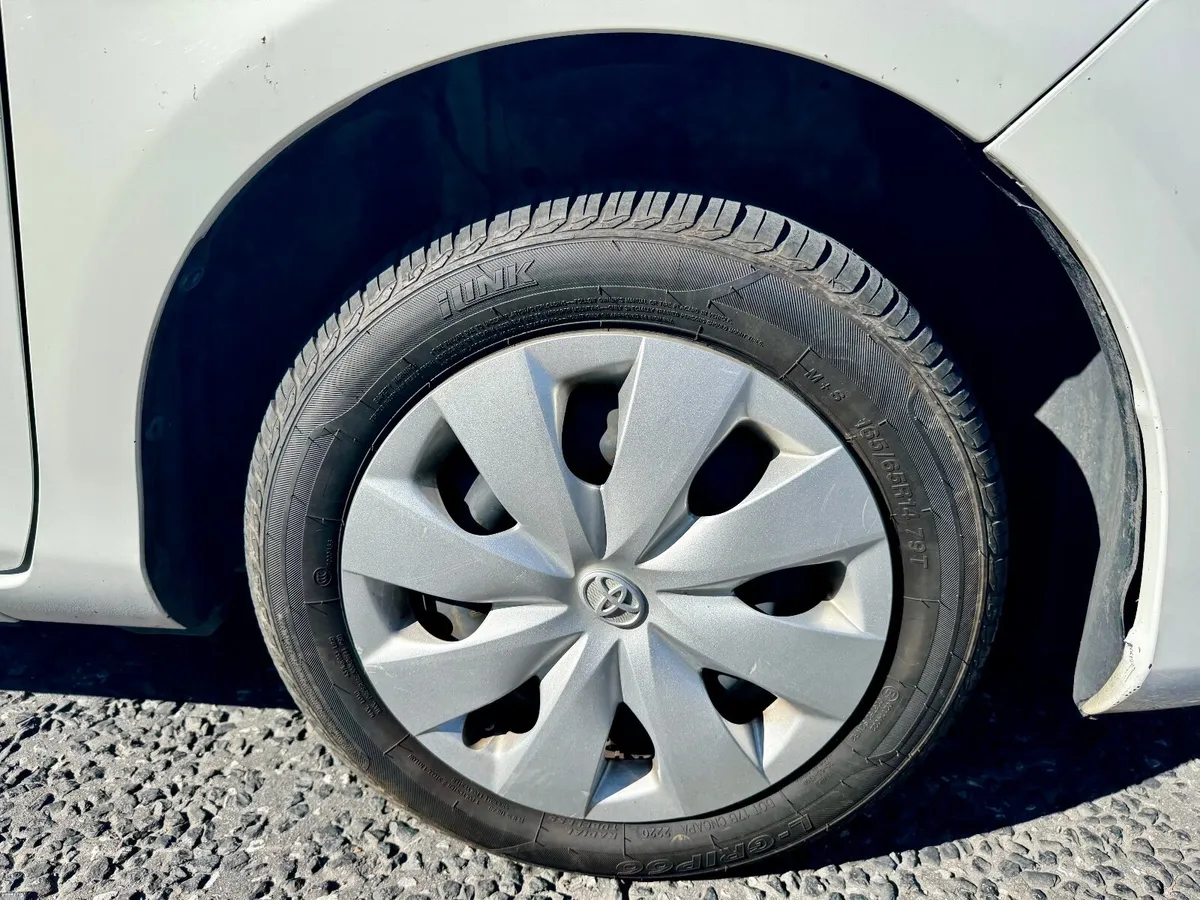 Toyota Vitz 2013 - Automatic - Push Start - Image 2