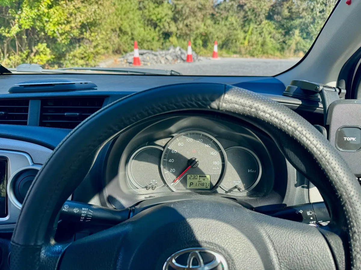 Toyota Vitz 2013 - Automatic - Push Start - Image 3