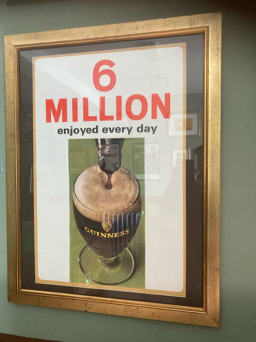 Pub memorabilia - Image 1