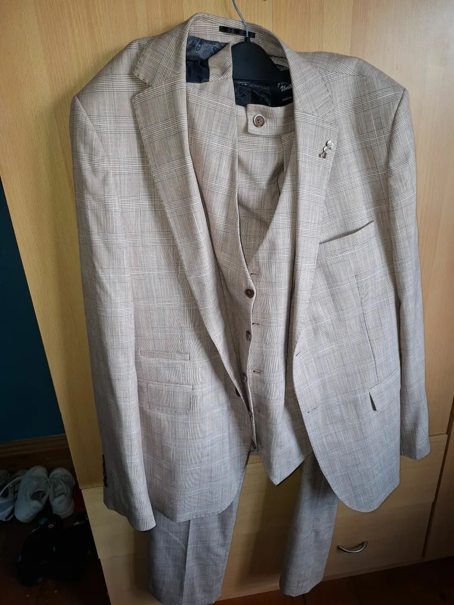 Mens 4 piece suit - Image 3