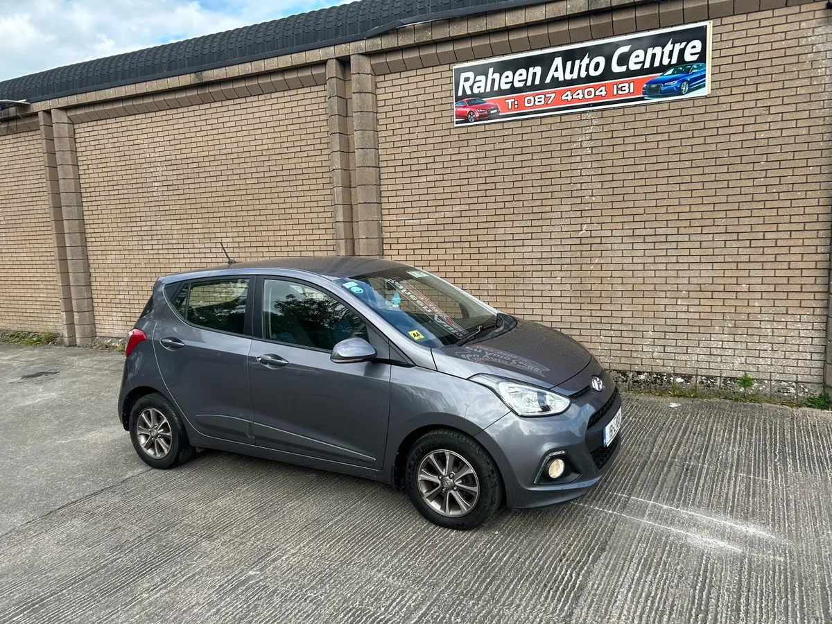 2015 HYUANDAI I10 DELUXE 4 dr - Image 1
