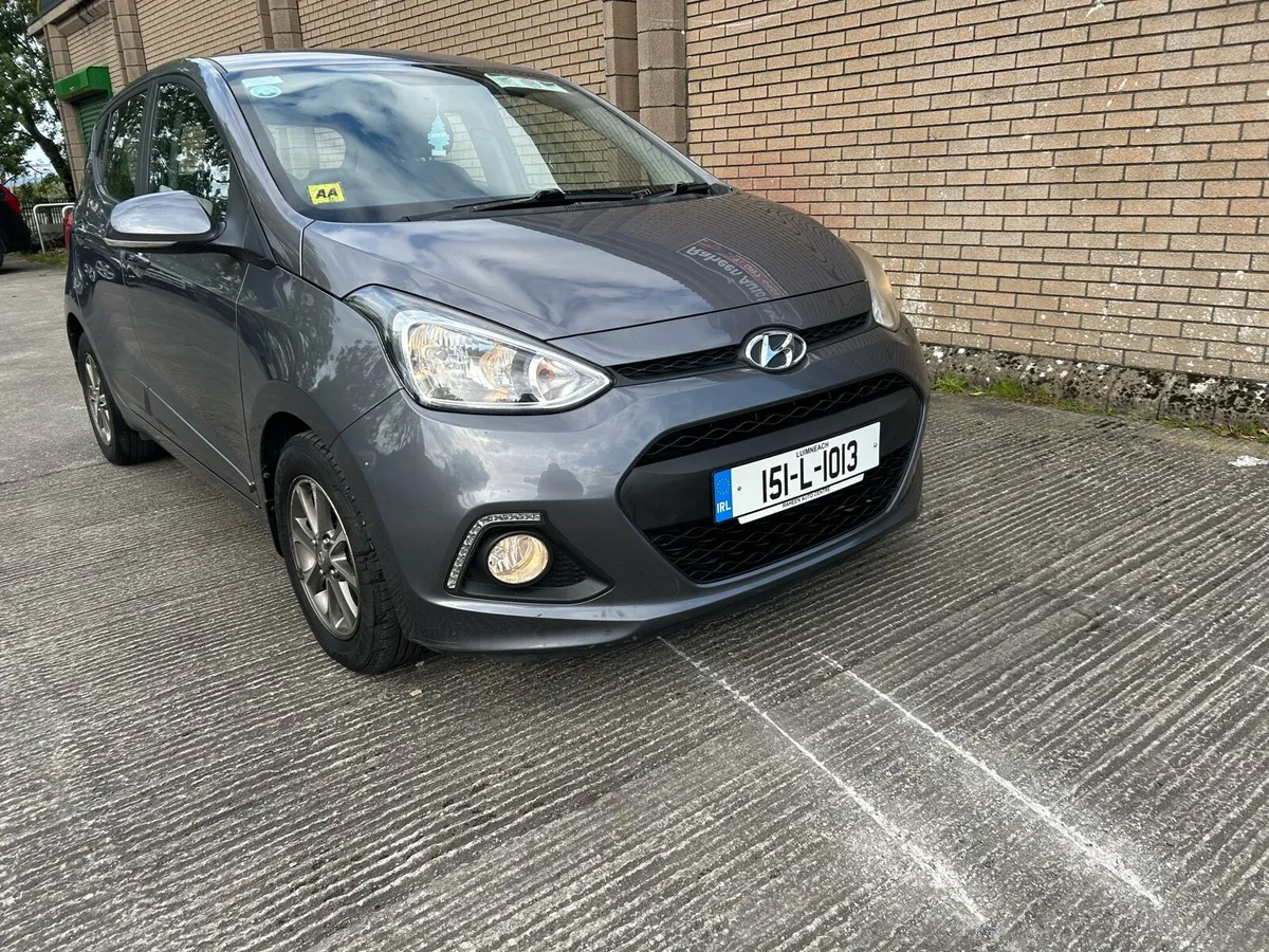 2015 HYUANDAI I10 DELUXE 4 dr - Image 2