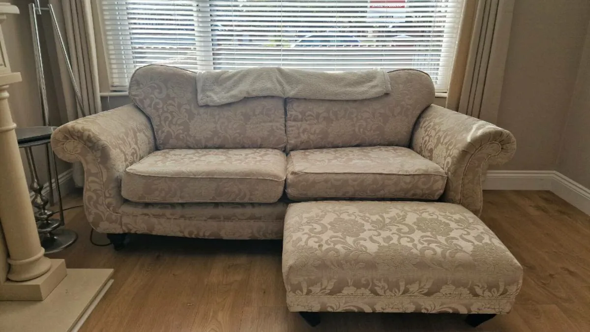 3+2 seater sofa and ottoman - Image 2