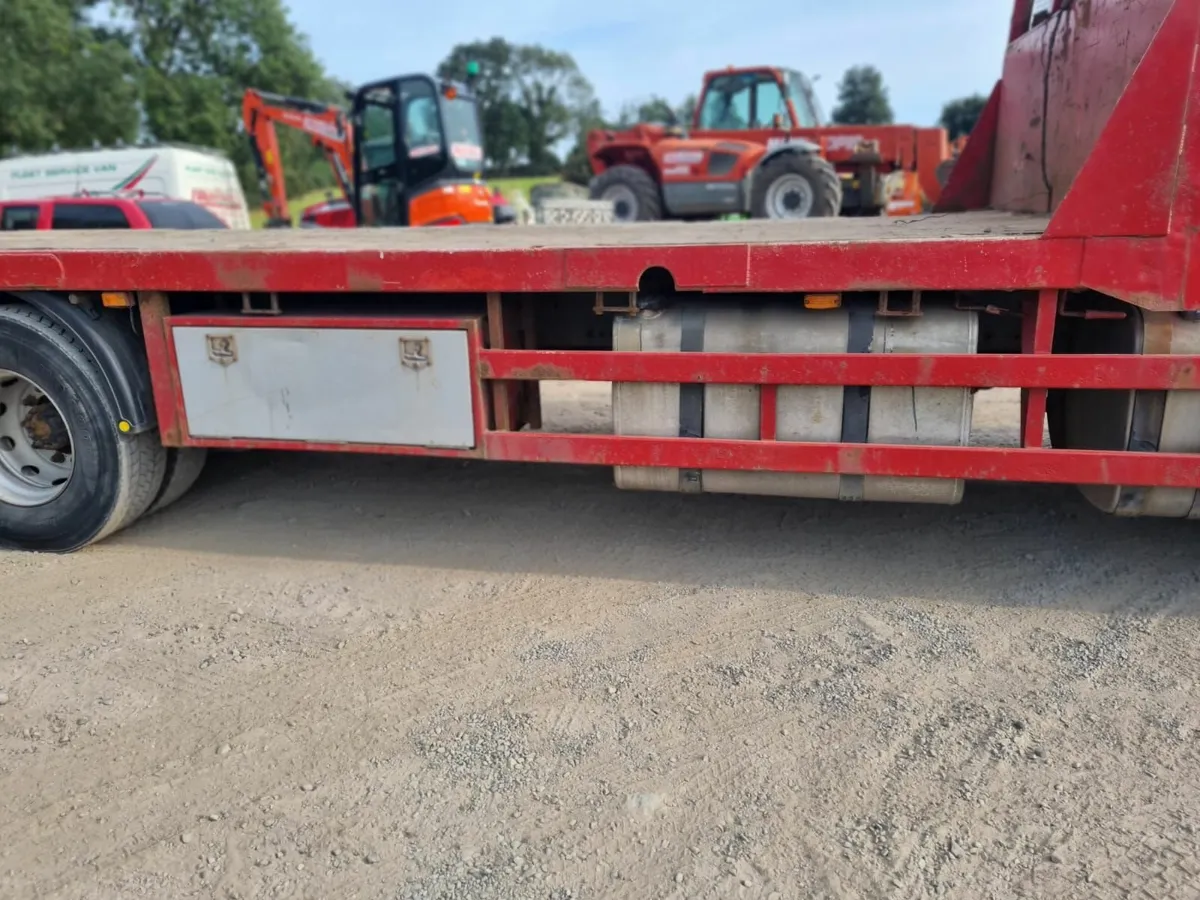 Volvo Beaver Lorry with Crane - Image 3