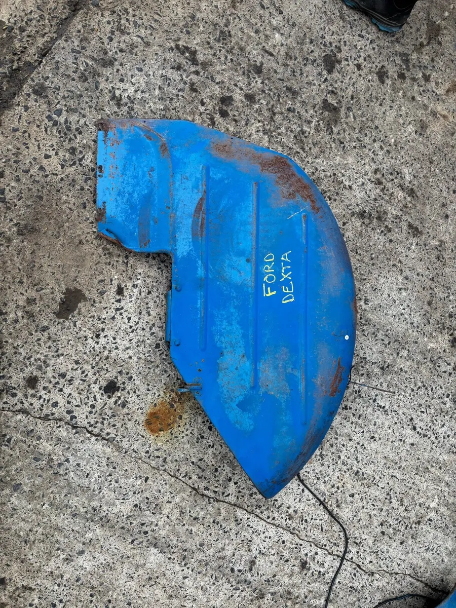 Ford 2000 3000 dexta genuine mudguards - Image 1