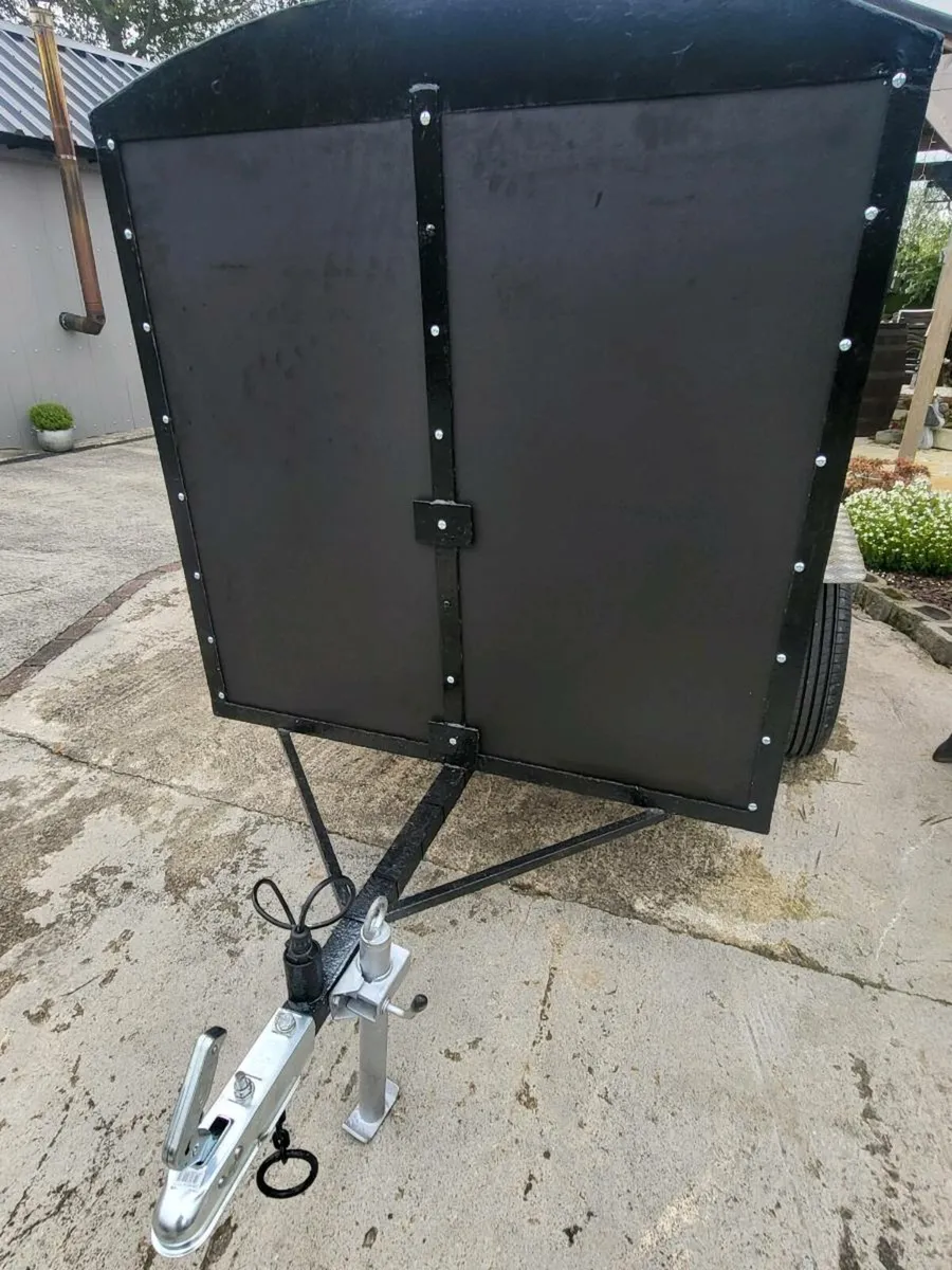 Dog Box - Image 1