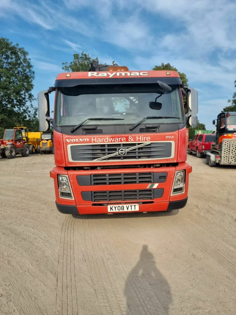 Volvo Beaver Lorry with Crane - Image 2