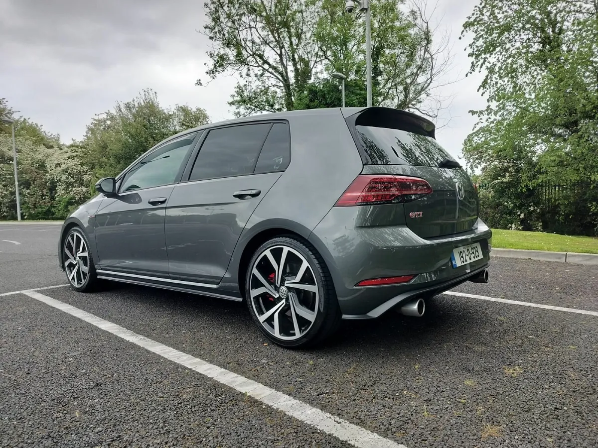Volkswagen Golf GTI Performance Pack - Manual - Image 4