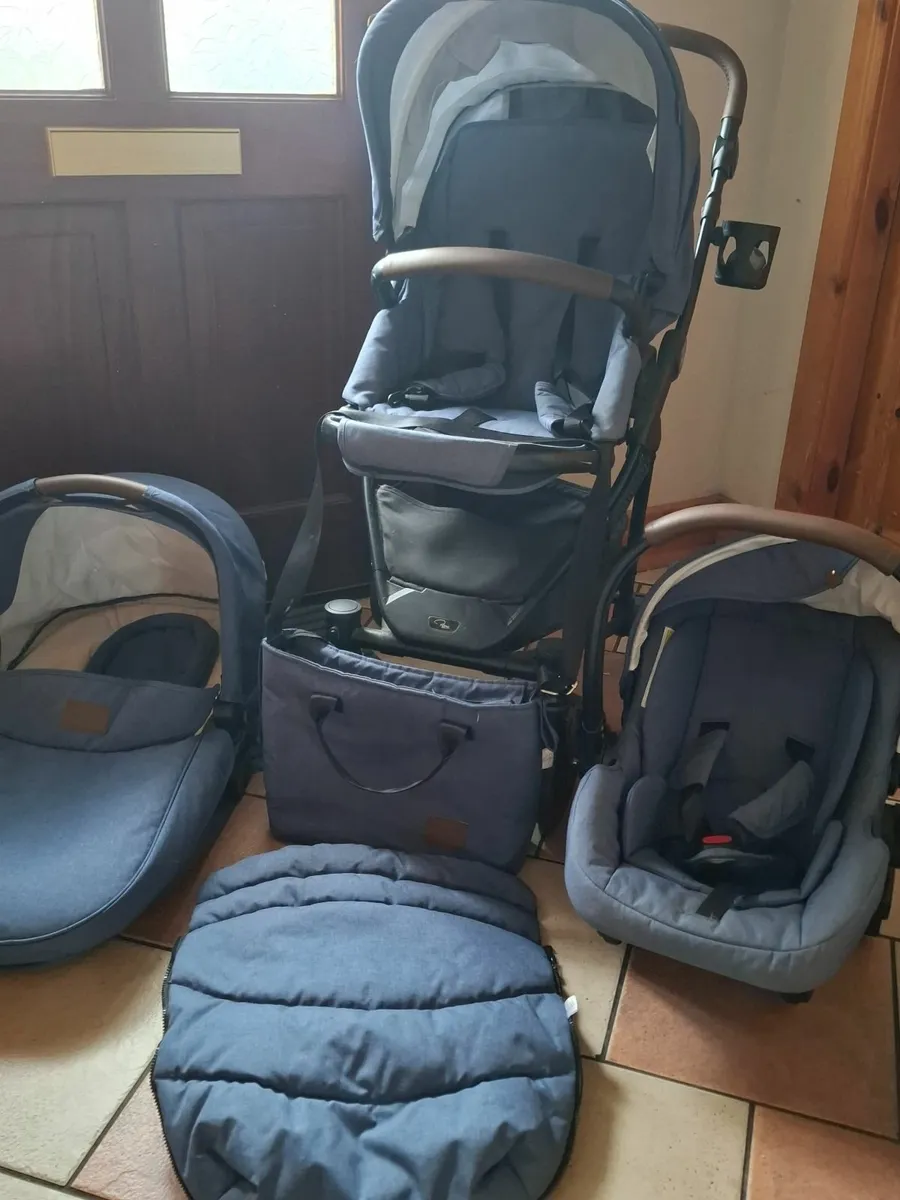 4 in 1 travel system - Image 1