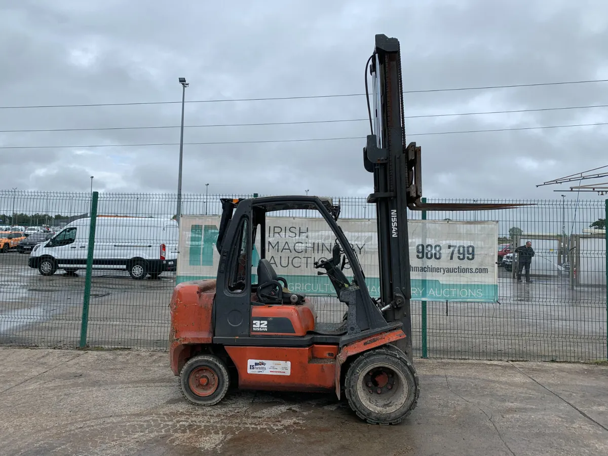 UNRESERVED NISSAN 3.2T TWIN WHEEL FORKLIFT FOR AUC - Image 3