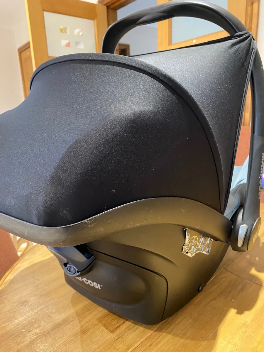 Maxi-cosi car seat with isofix base - Image 4