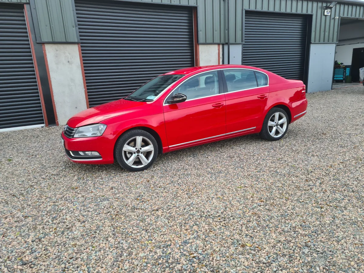 Volkswagen Passat 2012 - Image 2