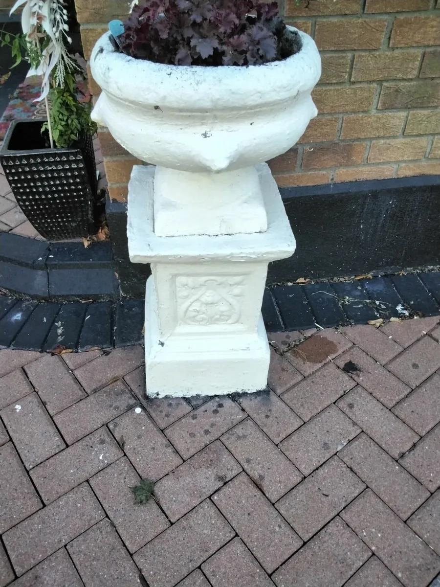 Victorian Garden Column and Matching Flower Pot - Image 1