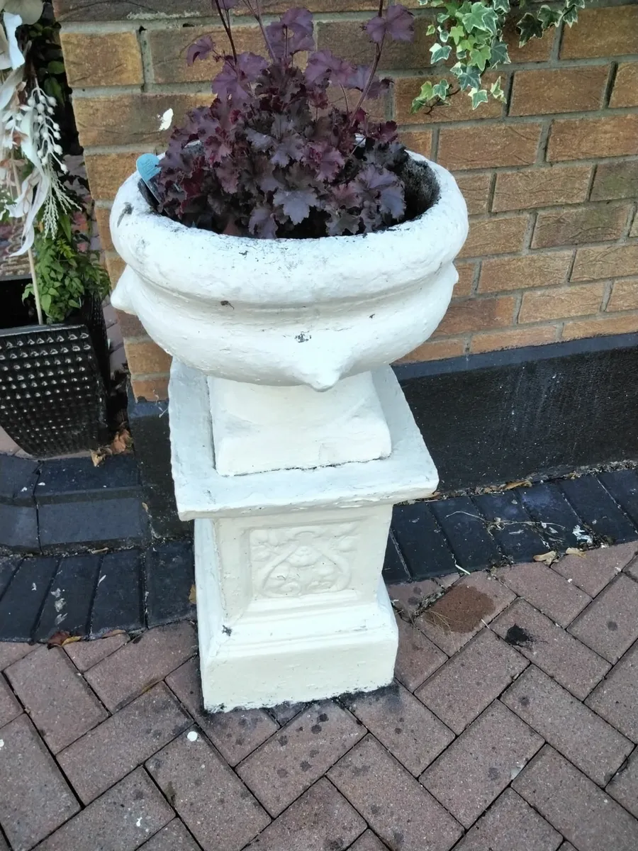 Victorian Garden Column and Matching Flower Pot - Image 2