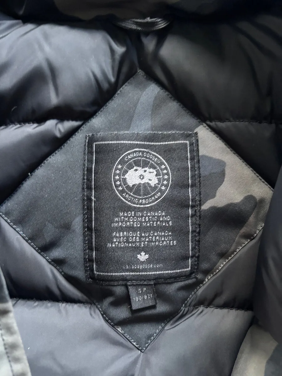 Canada goose jacket - Image 3