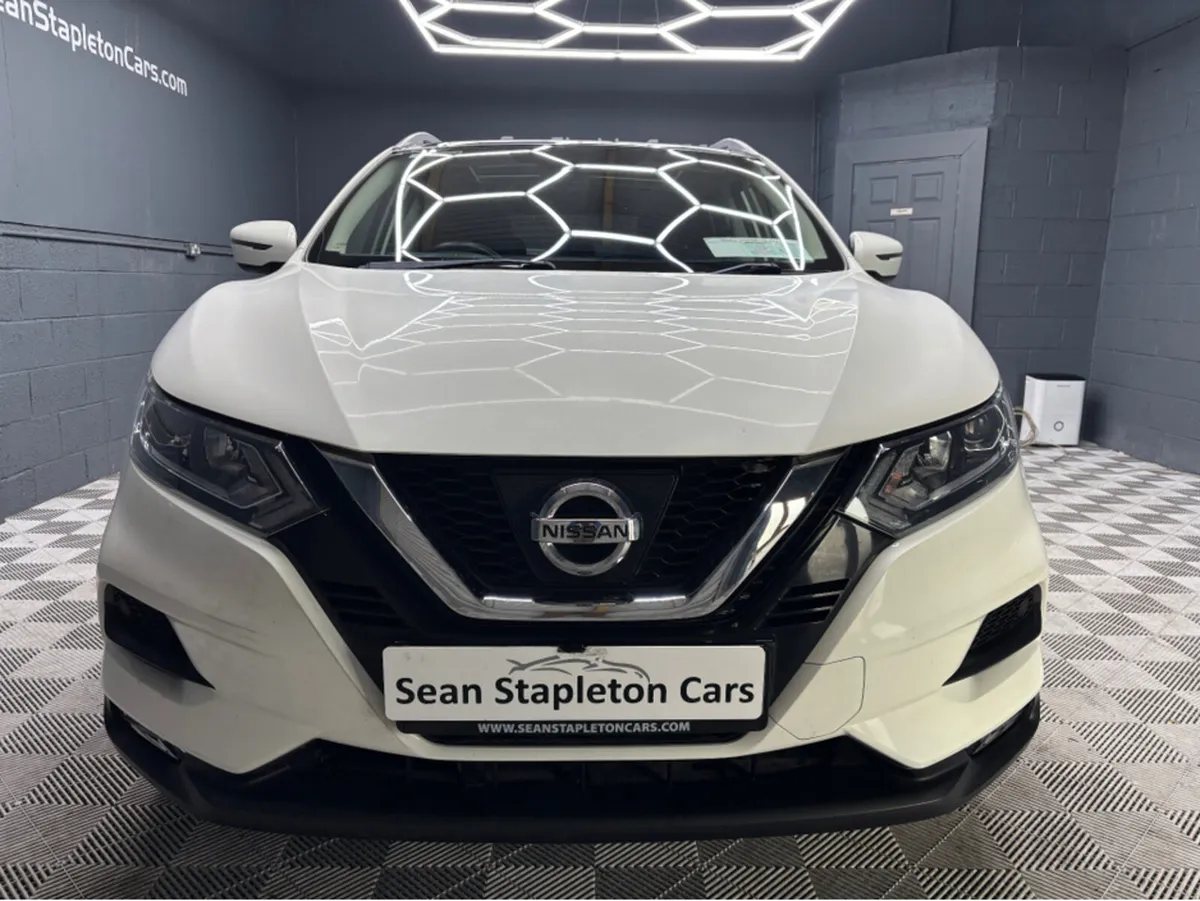 Nissan Qashqai 1.5 SV 18 4DR - Image 2