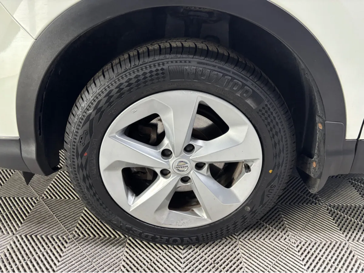 Nissan Qashqai 1.5 SV 18 4DR - Image 4