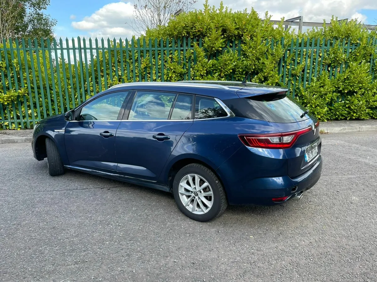 Renault Megane 2018 - Image 2