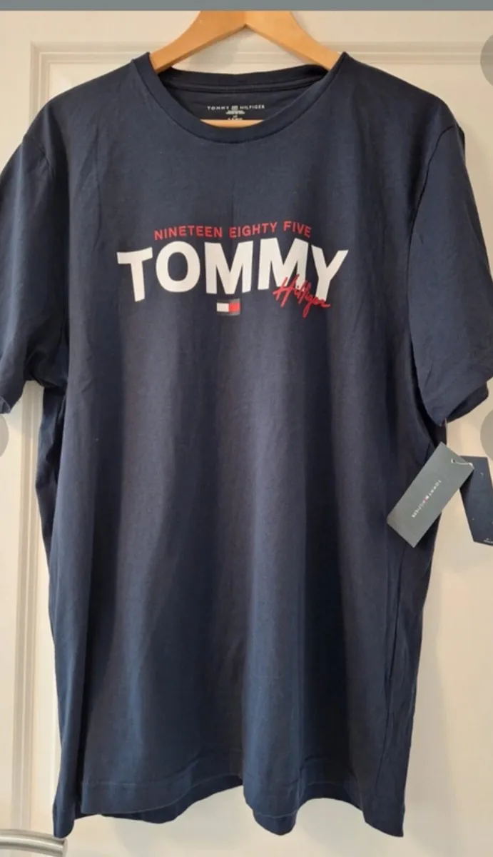 Mens tommy hilfiger t-shirt - Image 1