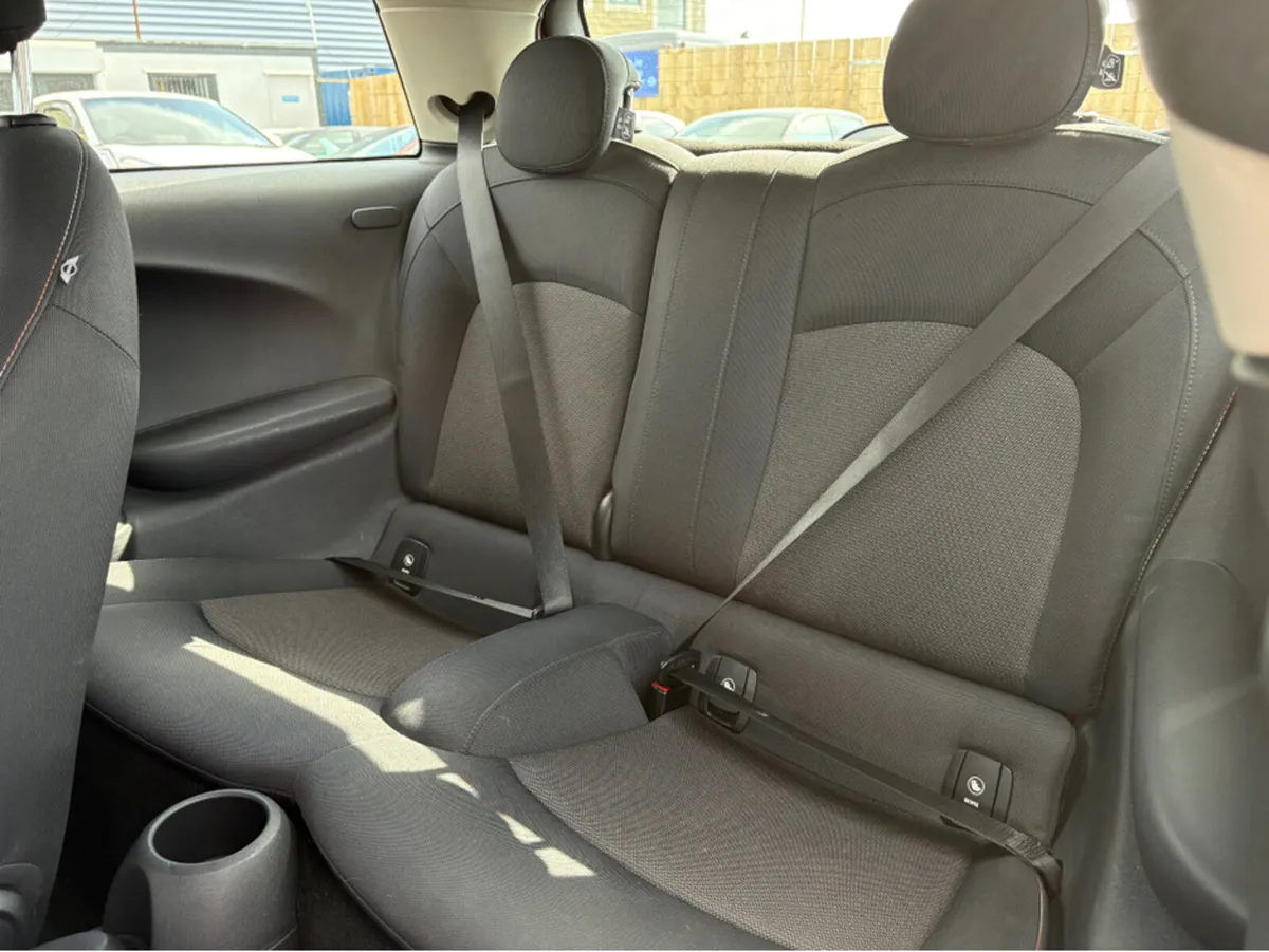 Mini Cooper 1.5 D 3DR 2.0 COUNTRYMAN 5DR AUTO COOP - Image 2
