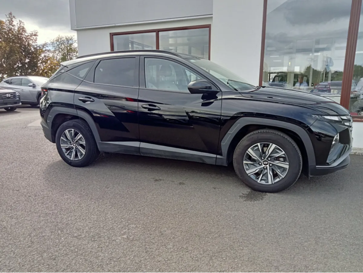 Hyundai Tucson IX35 EXECUTIVE 2TONE HEV AUTO 5DR - Image 3