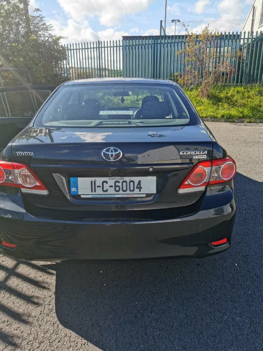 2011 Toyota corolla - Image 2