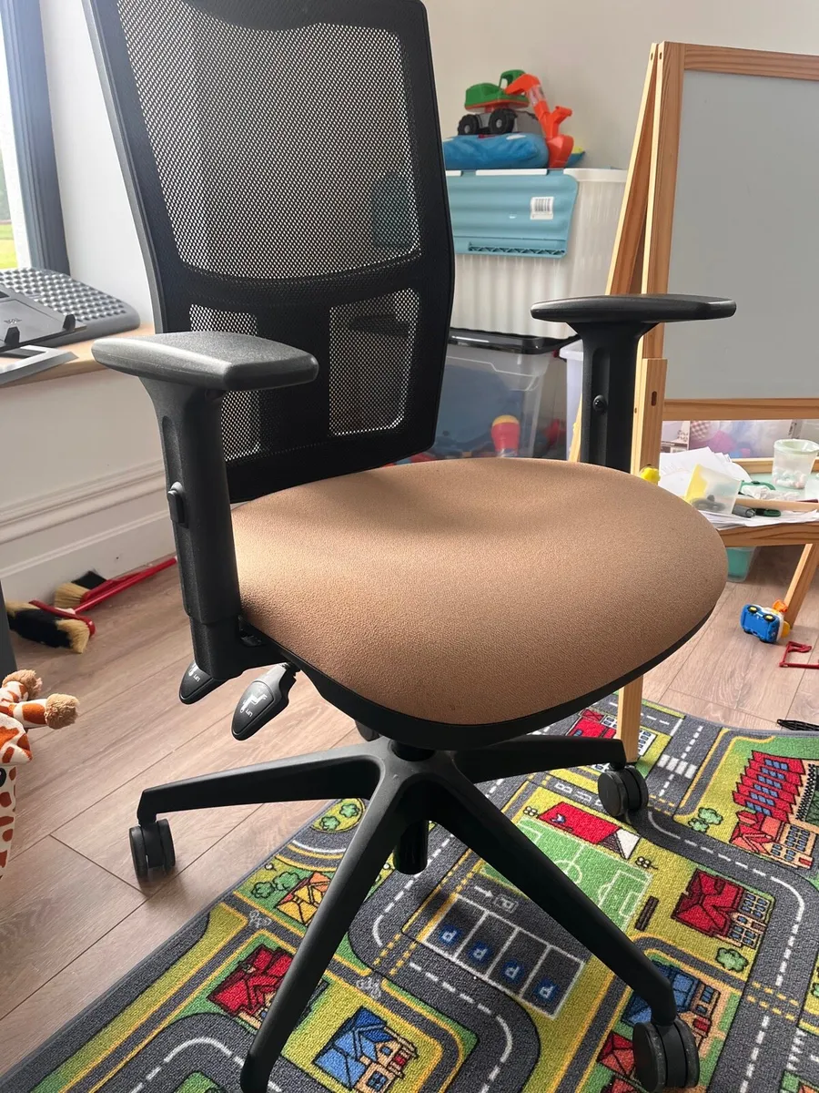 Office chair - Image 1
