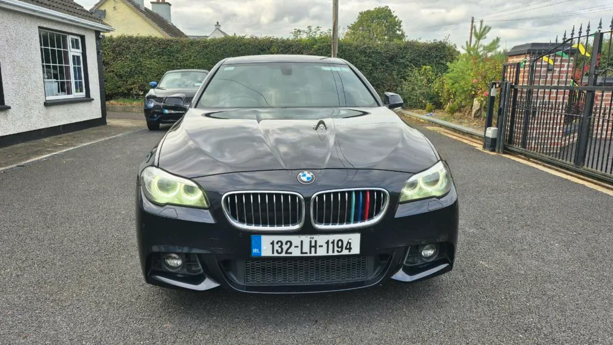 132 BMW 520 M SPORT Carplay/Android auto - Image 1