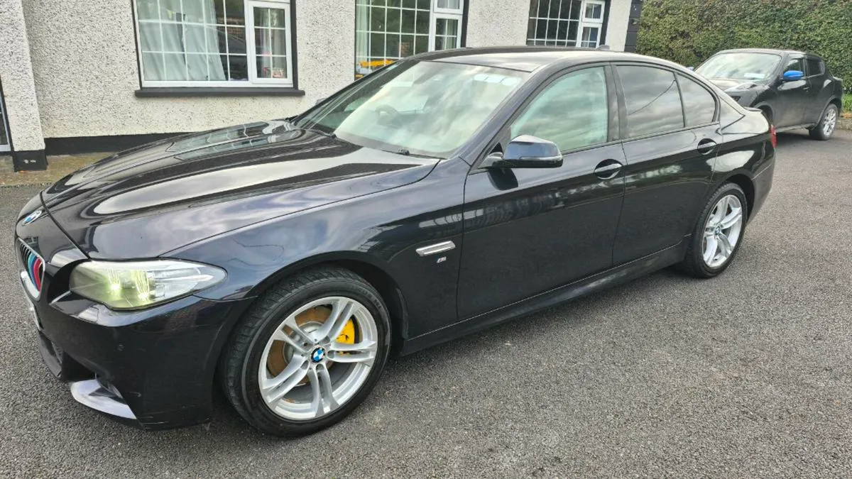 132 BMW 520 M SPORT Carplay/Android auto - Image 3