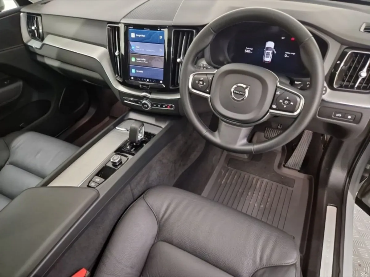Volvo XC60 T6 AWD Phev Core - Image 4