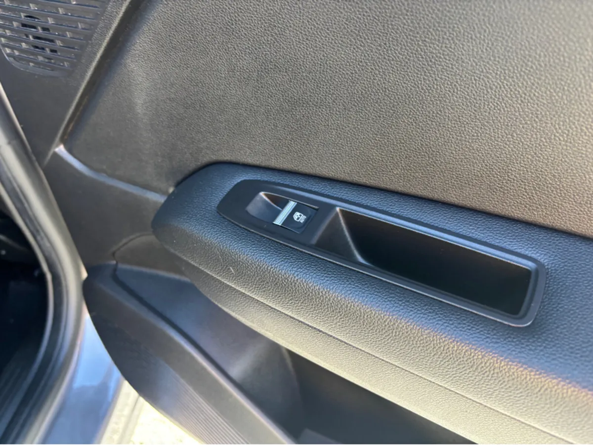Renault Captur TECHNO TCE 90 MY23 5DR - Image 3