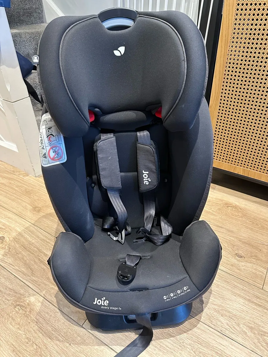Jolie every stage fx car seat - Image 1
