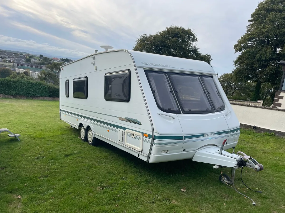 4 birth caravan - Image 1