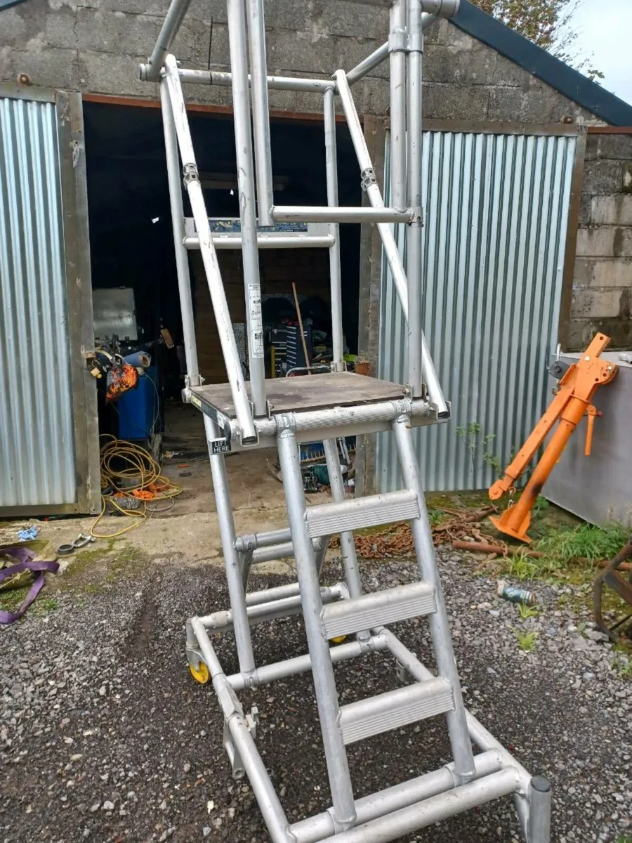 Aluminium safty ladder - Image 1