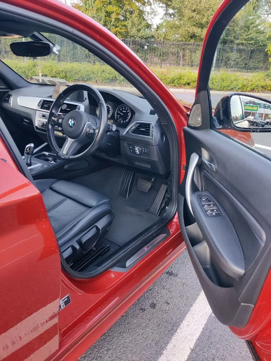 BMW 118i automatic M-SPORT SHADOW EDITION - Image 4