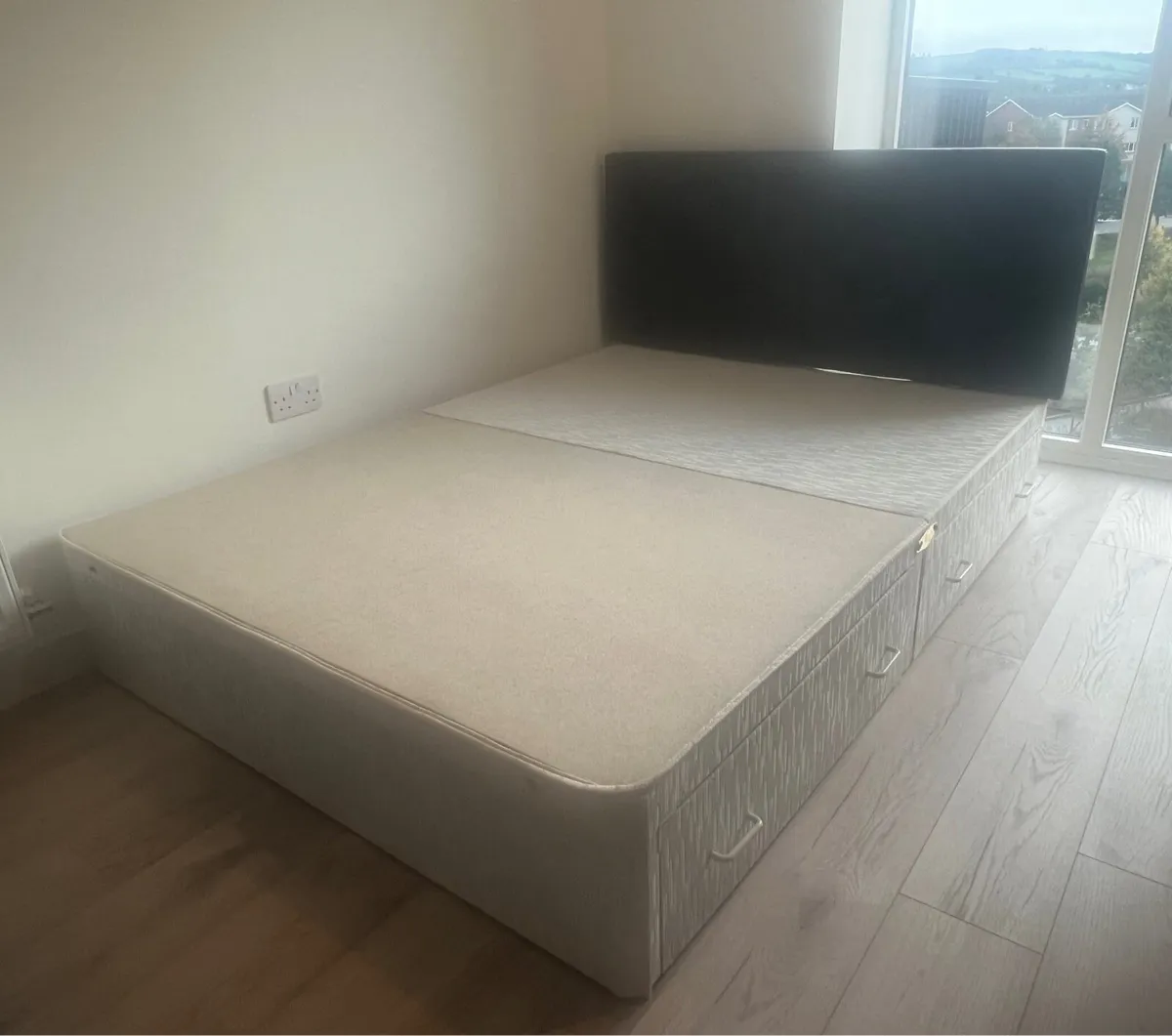 Double bed with side storage - Image 4