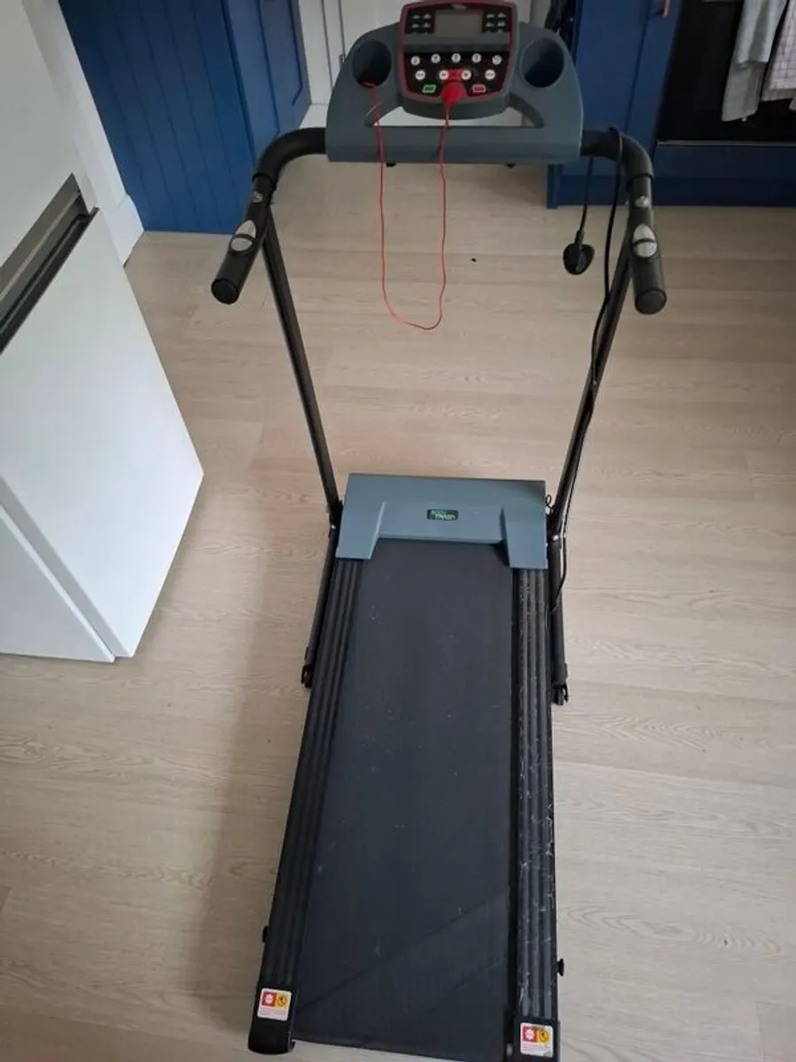 treadmill like new - Image 1