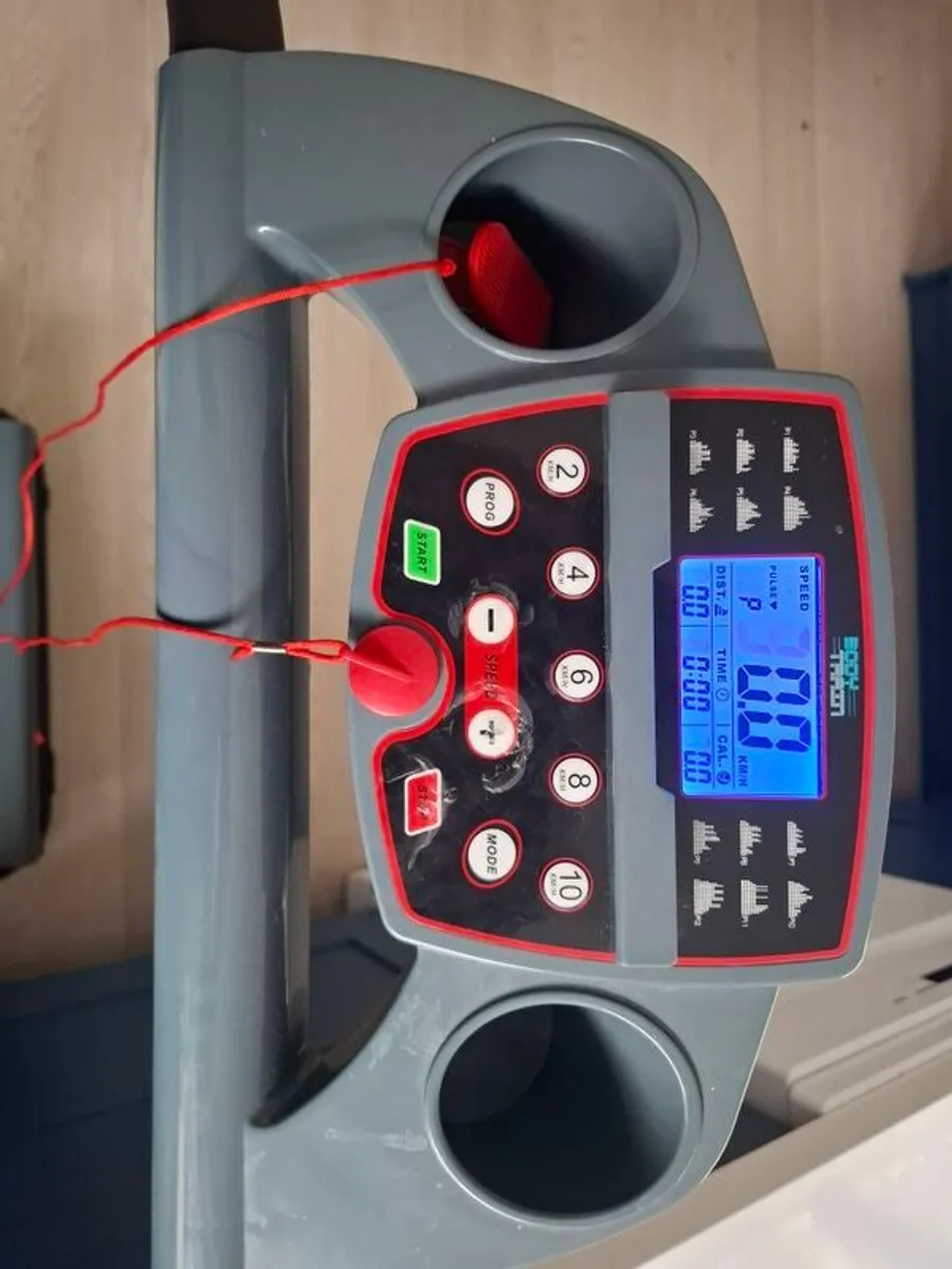 treadmill like new - Image 3