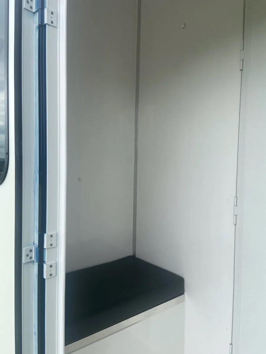 New Coachbuilt Regent 2 Stall Horsebox - Image 2