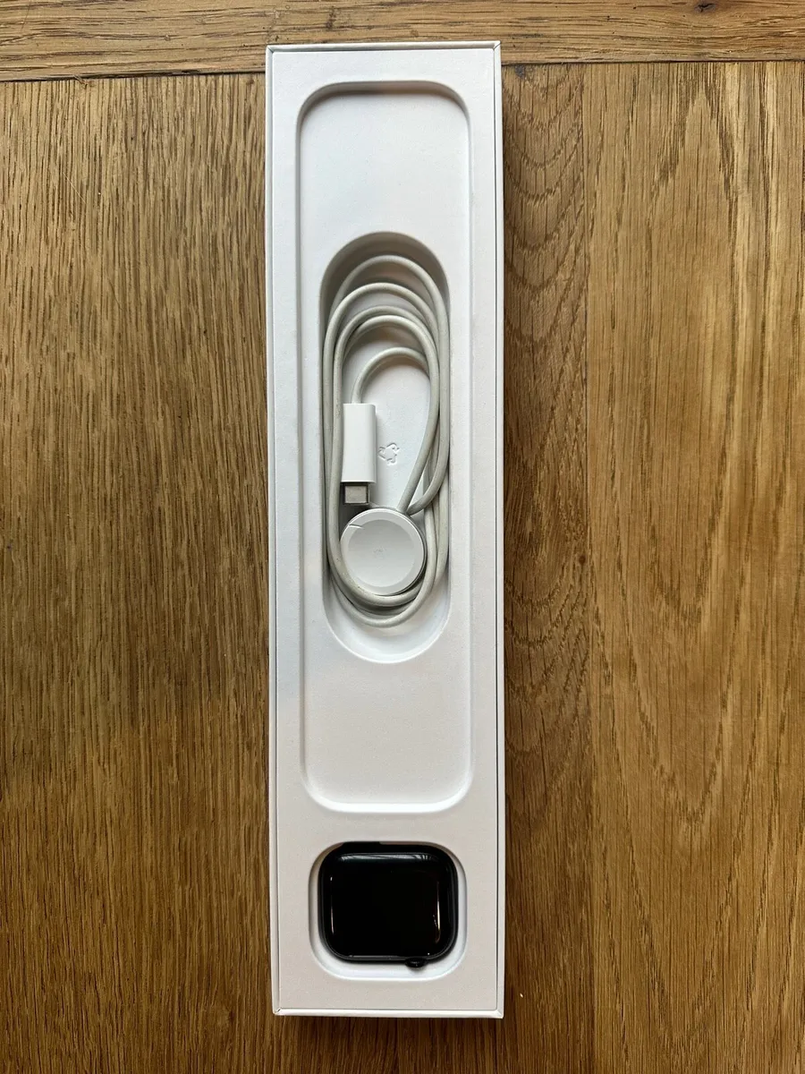 Apple Watch Series 8 - Image 3