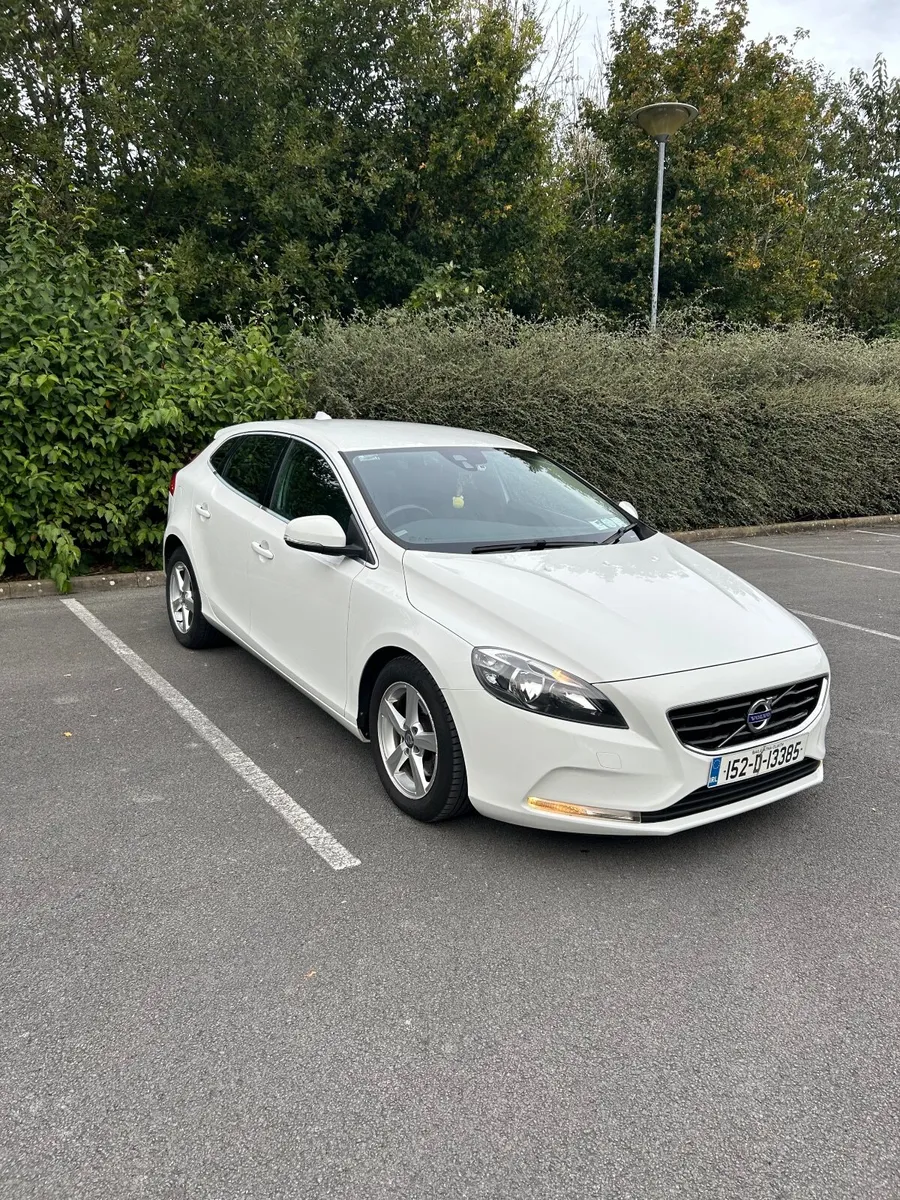 Volvo V40 2015 - Image 1
