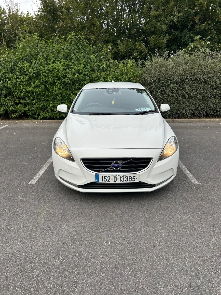 Volvo V40 2015 - Image 2