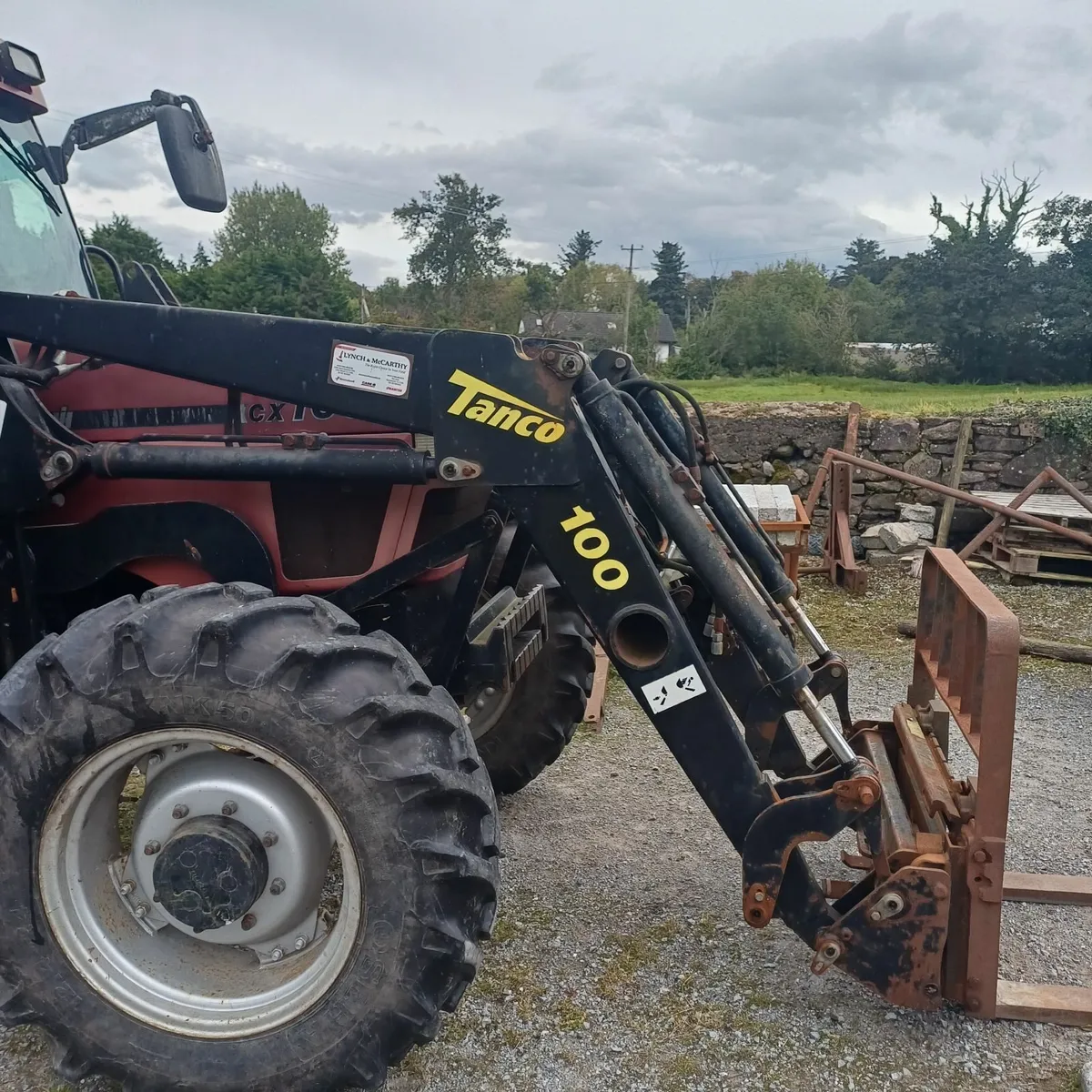 Front loader stand - Image 1