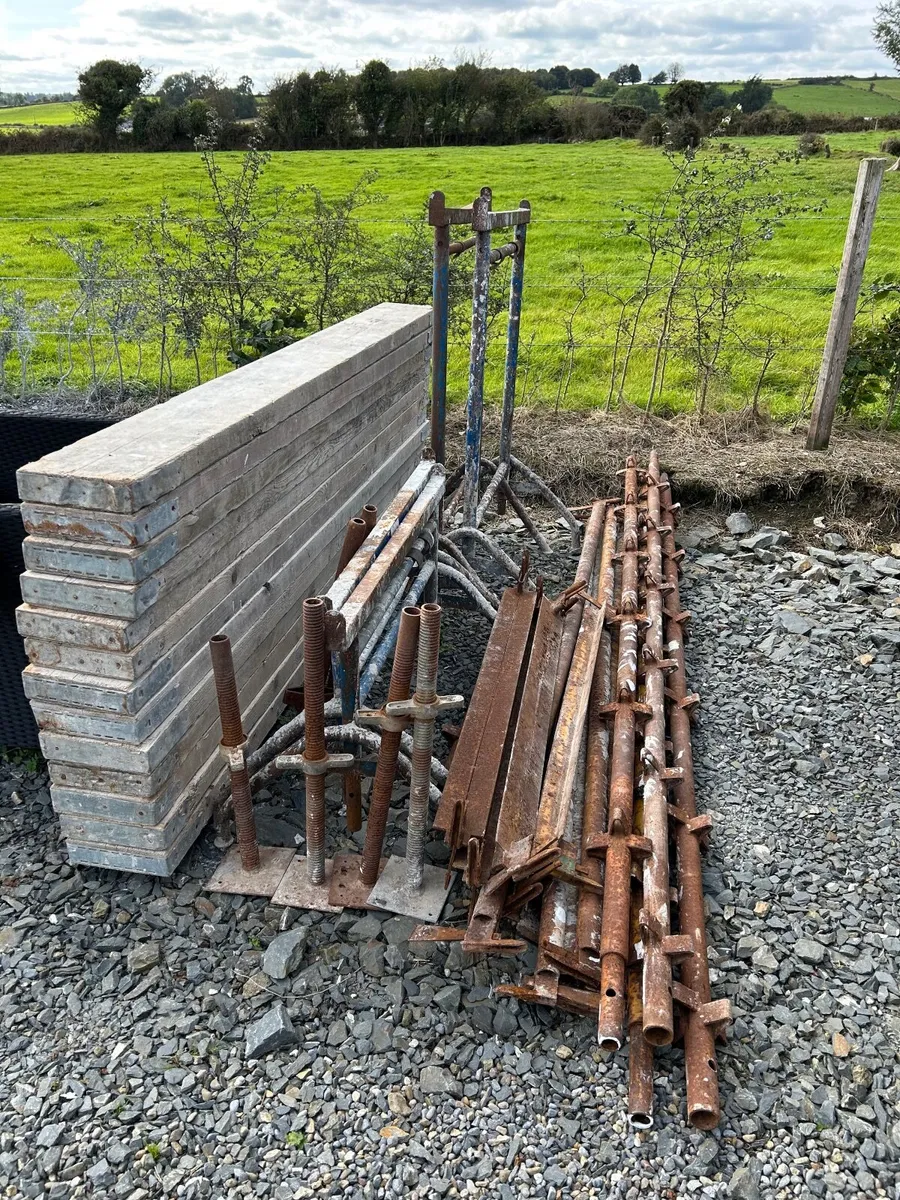 Building scaffolding - Image 2
